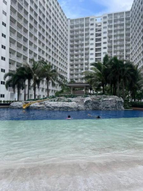 1 Bedroom Near MOA with Pool View - Shore 1 Residences